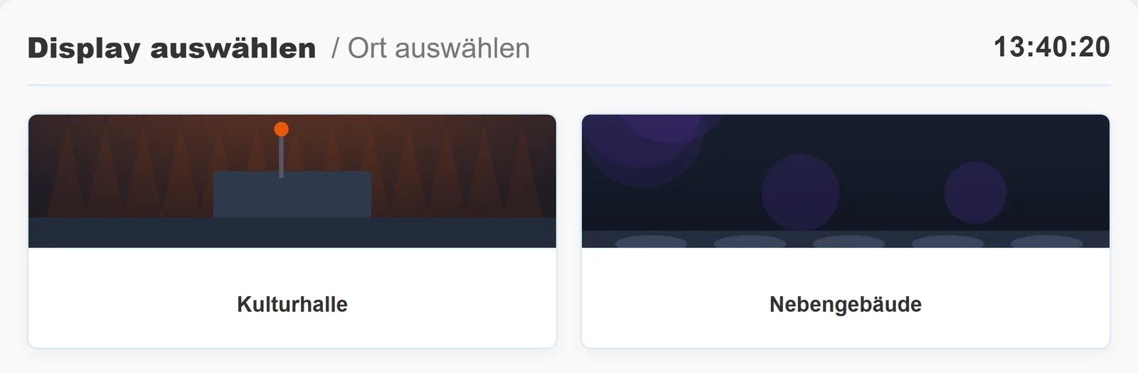 Ebene 1: die Standorte als Kacheln mit Bild, oben rechts die Uhrzeit.
